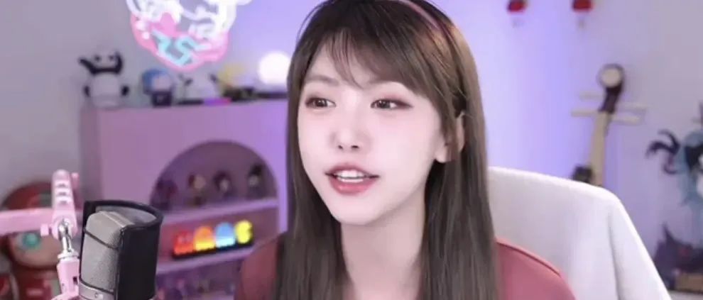周淑怡谈及人称“中专妹”，称如果当初好好读书，岂不是清华北大随便挑，网友你现在可以找高富帅，周淑怡回应：你白银还想找钻石？