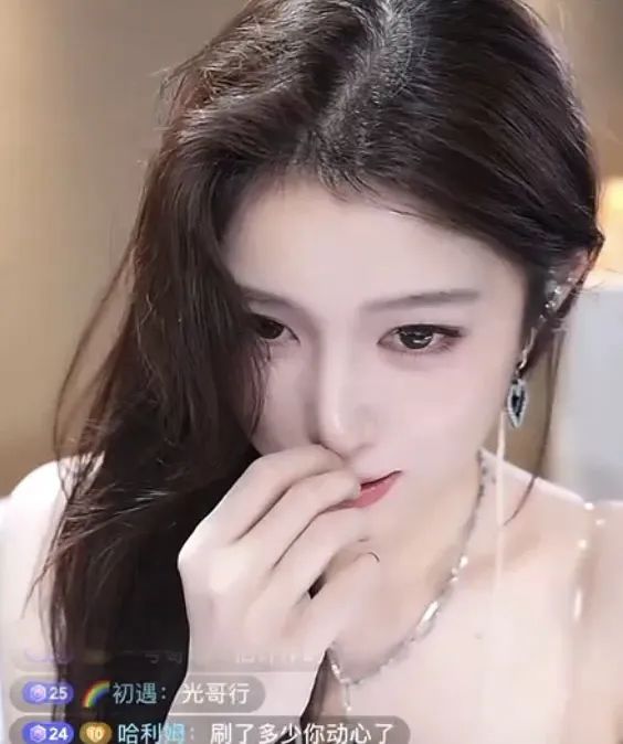 女主播称曾经神豪可以三选一,现在没得选,感慨以前大哥刷几百万都不会跟其恋爱,现在一个嘉年华就能牵手!