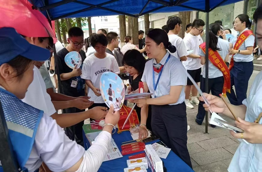 警惕“高考录取陷阱”！浦发银行武汉分行拆解四大涉考骗局守住家长 “钱袋子”__警惕“高考录取陷阱	”！浦发银行武汉分行拆解四大涉考骗局守住家长 “钱袋子”