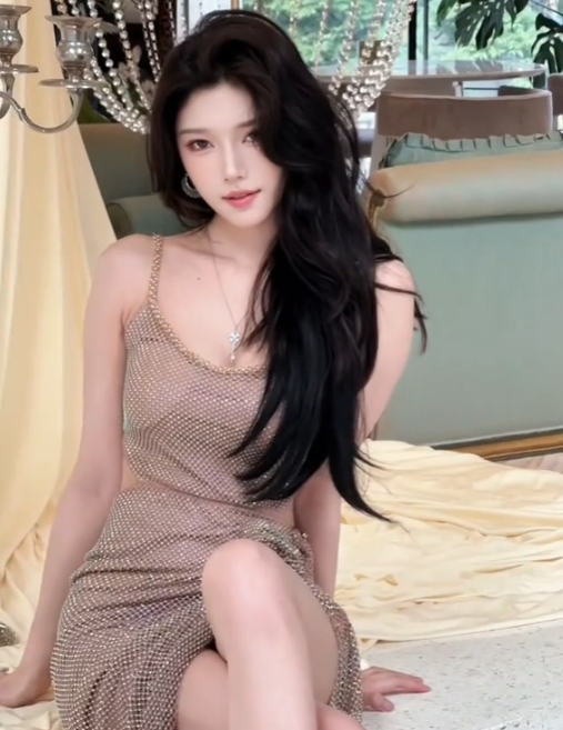 舞蹈女主播清纯人设崩塌,称自己在酒吧不会摇骰子,却被网友揭发:晒出其酒吧蹦迪视频!