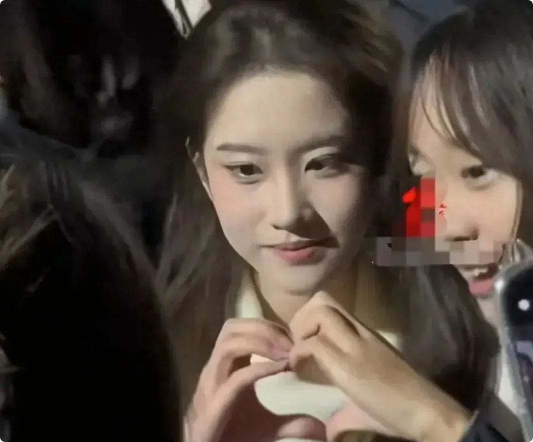 刘亦菲式美貌！女大学生意外走红，广告商争抢