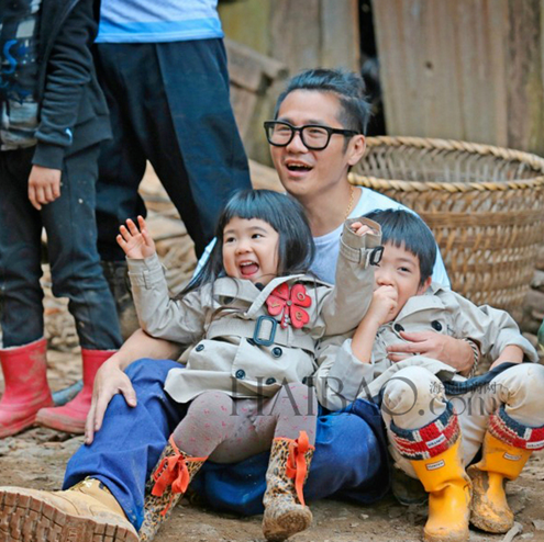 曹格女儿颜值进化史:从“包子脸”到“高级脸